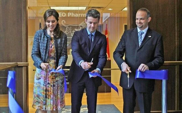 10-1/2" Ceremonial Ribbon Cutting Scissors - Image 23