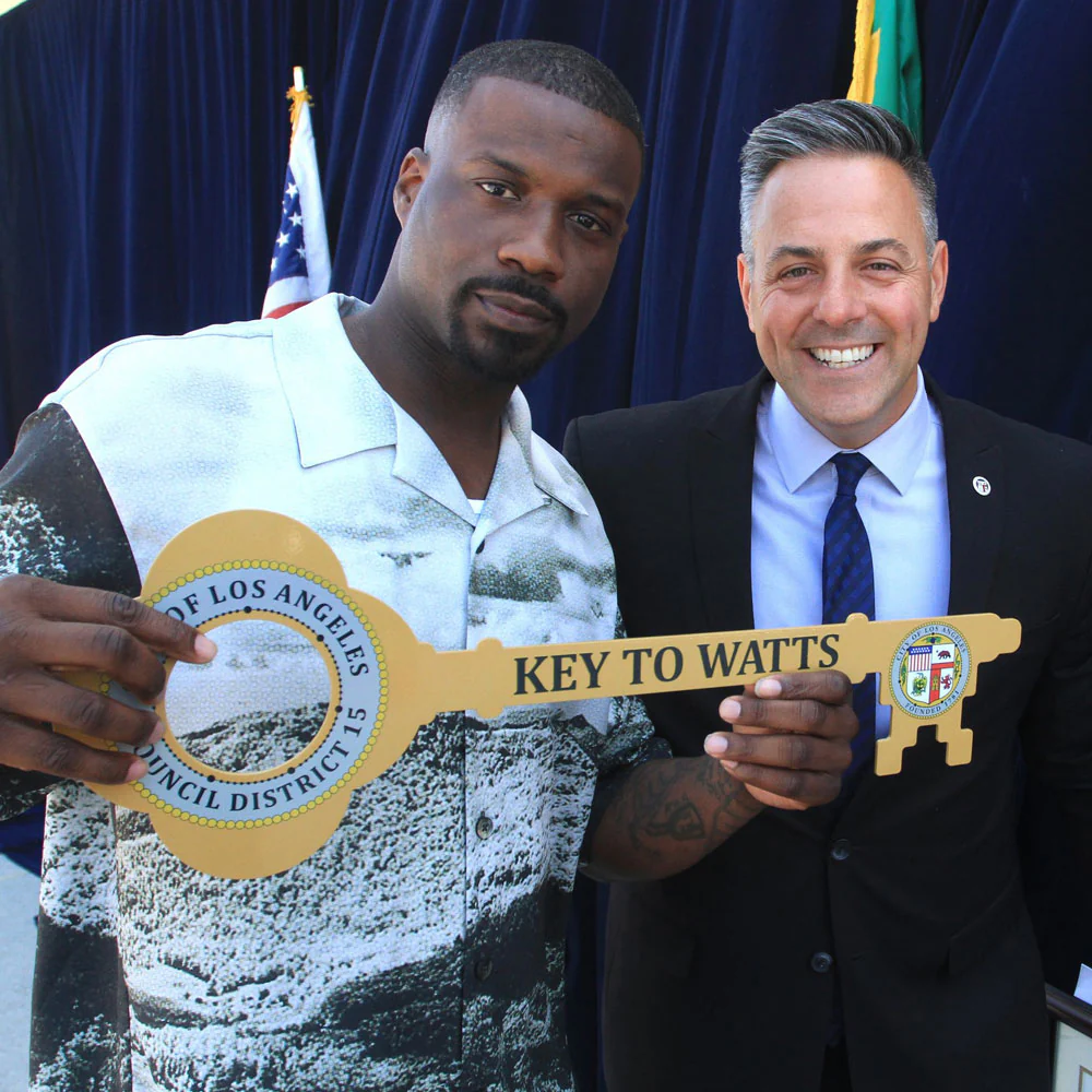 2 Foot Giant Ceremonial Key to the City - Gold Finish with Cut-Out Head - Image 13