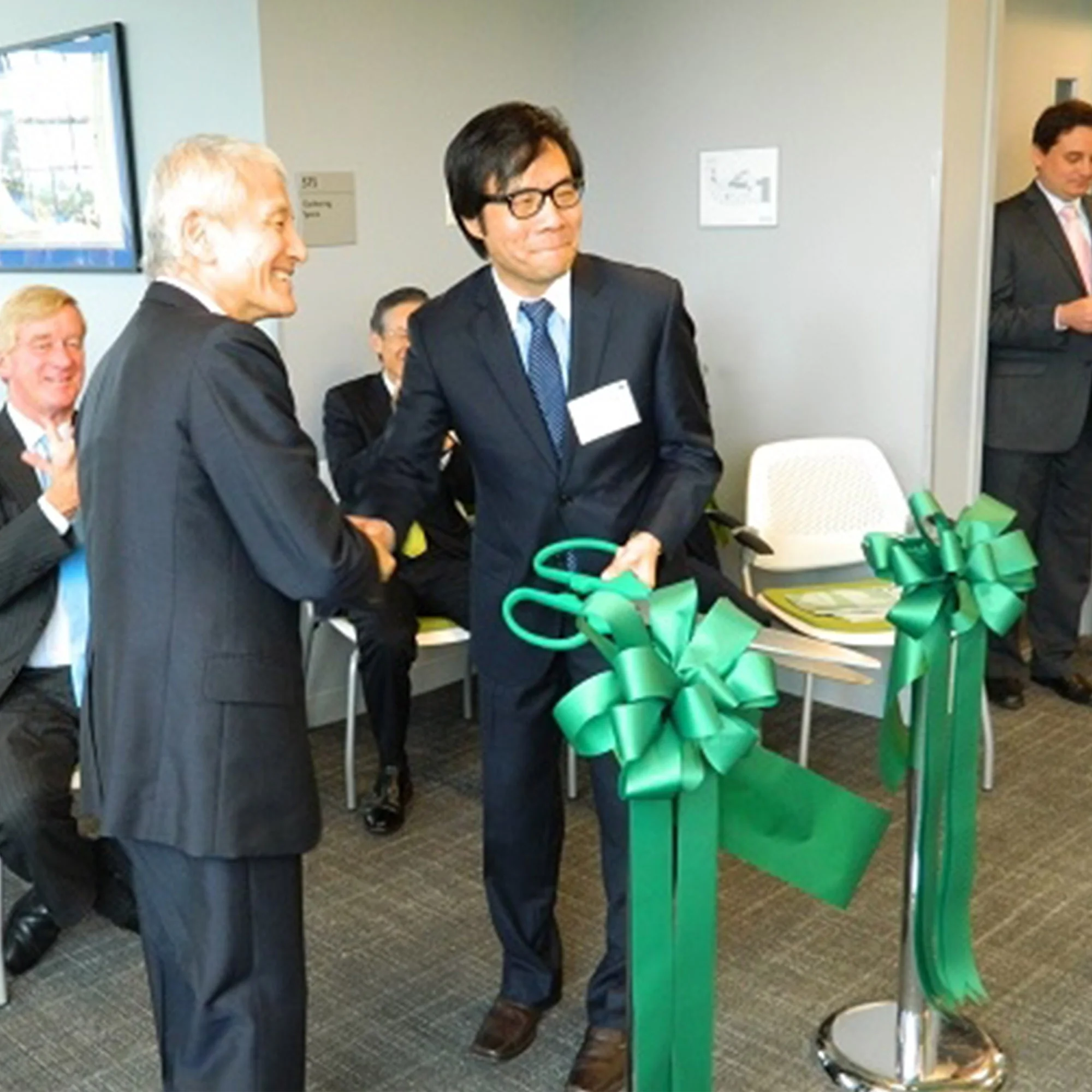 25" Green Ribbon Cutting Scissors with Silver Blades - Image 16