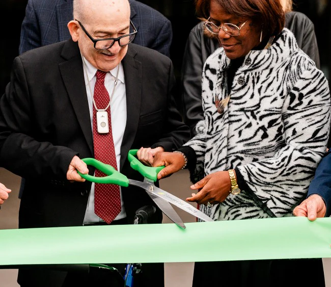25" Lime Green Ribbon Cutting Scissors with Silver Blades - Image 16