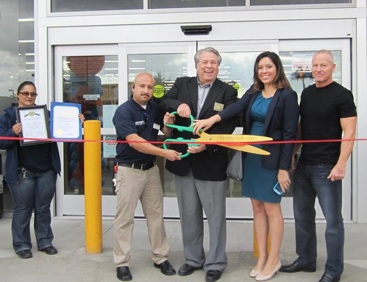 36" Green Ribbon Cutting Scissors with Gold Blades - Image 18