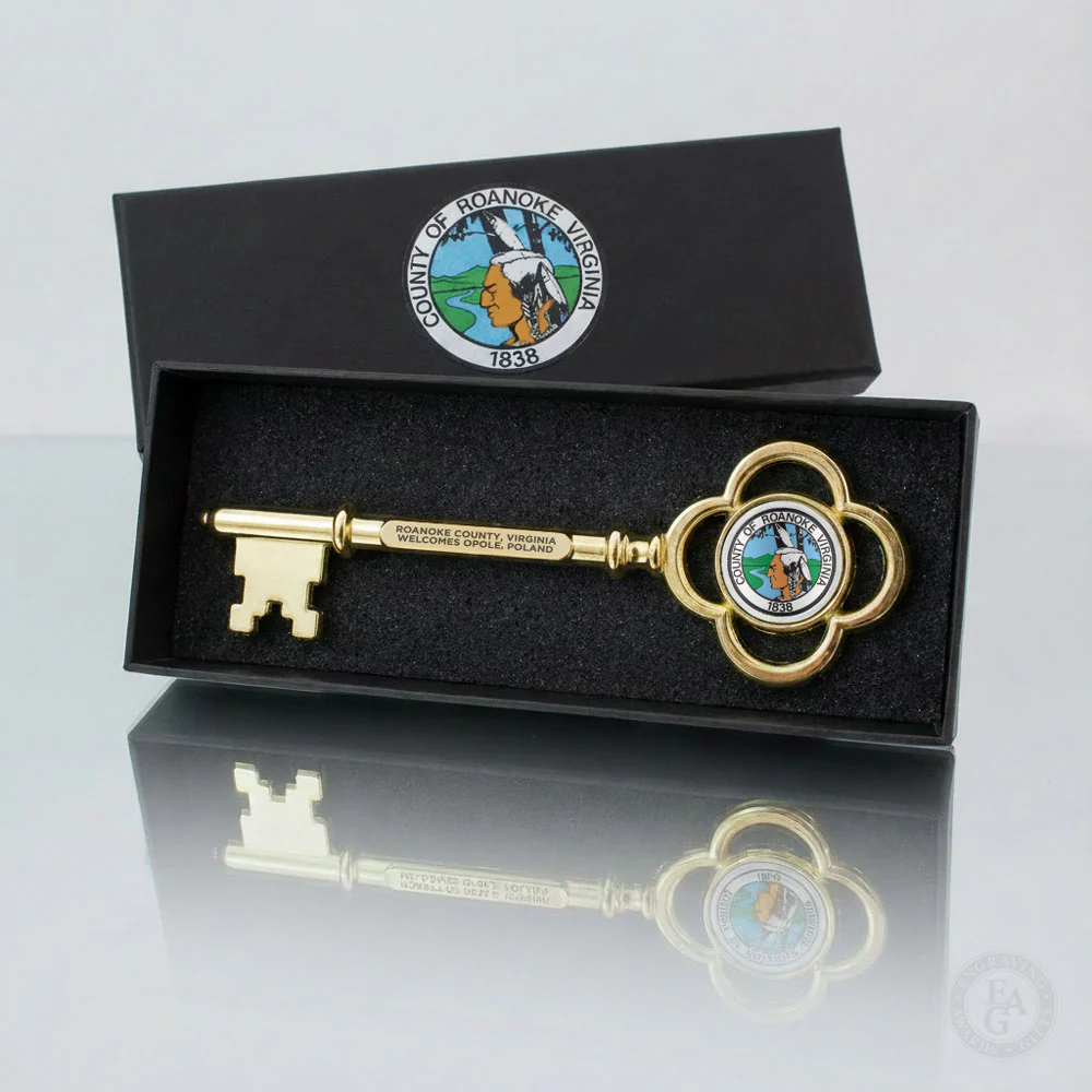 8" Gold Plated Ceremonial Key with Flat Stem - Image 15